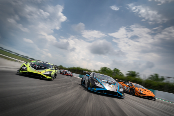 한국타이어 후원 람보르기니 슈퍼 트로페오 아시아 시리즈 말레이시아 경기 장면