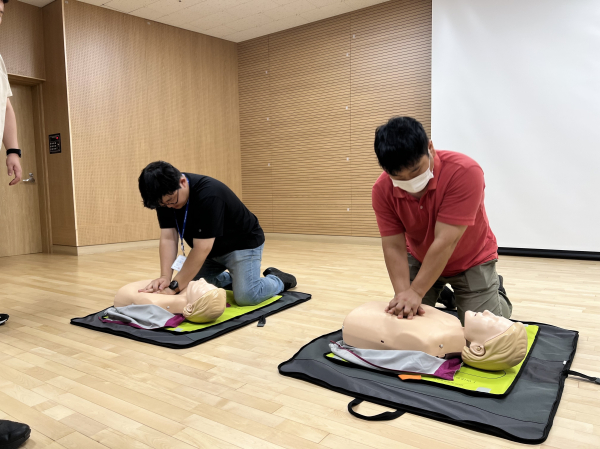 임직원 대상 심폐소생술 교육 진행 모습