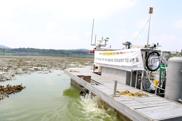 농어촌연구원에서 개발한 인공지능 탑재 녹조청소로봇
