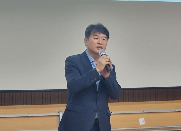 인사말을 하는 문진석 의원/박동혁 기자