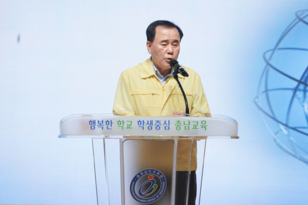 김지철 교육감이 21일 최초상황보고회의에서 을지연습의 중요성을 강조하고 있다