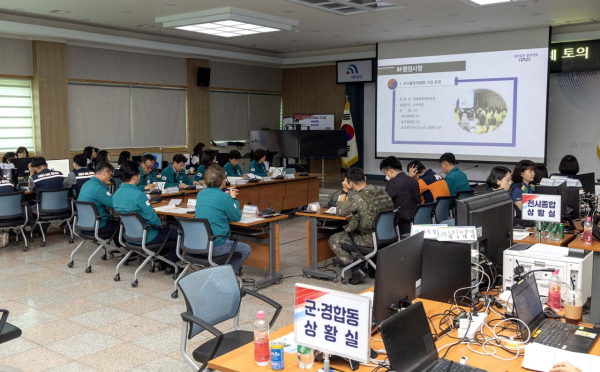 최충규 대덕구청장과 간부 공무원, 1970부대 4대대, 대덕경찰서, 대덕소방서 등 관계자가 참여한 가운데 22일 구청 을지연습장에서 현안 전시 현안과제 토의 진행