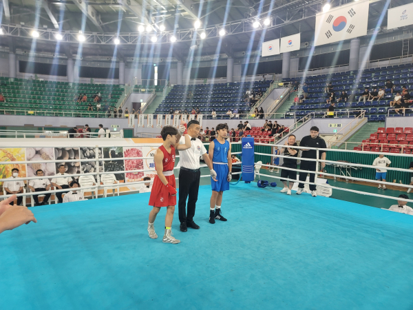 결승 판정(왼쪽 양태민)