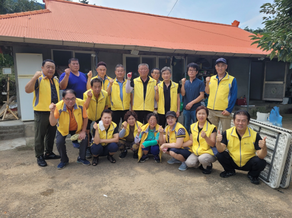 특수임무 고마봉사단, 수해 가구 주거환경 개선 봉사 단체사진