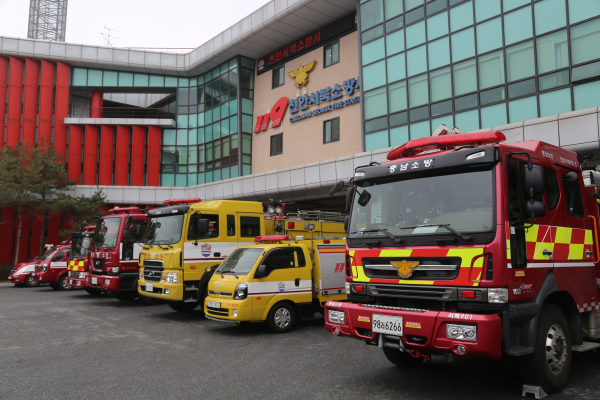 천안서북소방서에 주차된 소방차