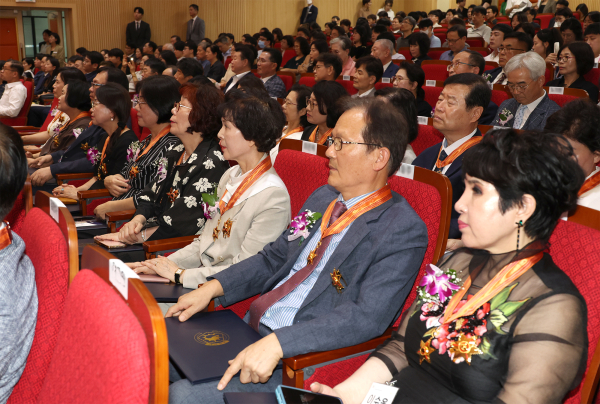 8월 말 퇴직교원 정부포상 전수식 개최 모습