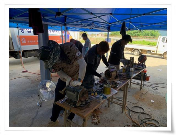 농기계 수리 서비스 현장 모습