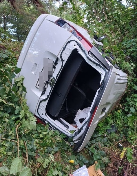 전복된 차량 모습 / 공주소방서 제공