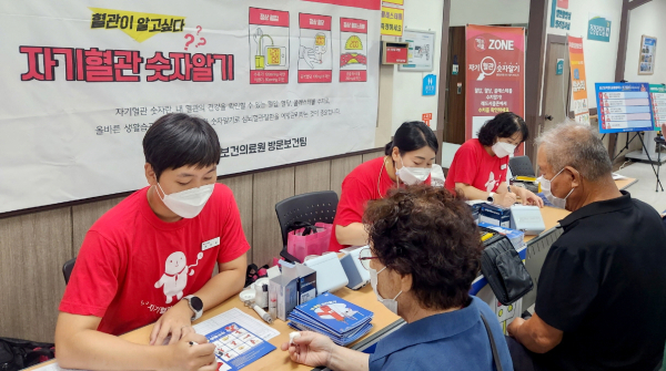 지난 7일 태안군보건의료원 1층 로비에서 진행된 캠페인 모습.