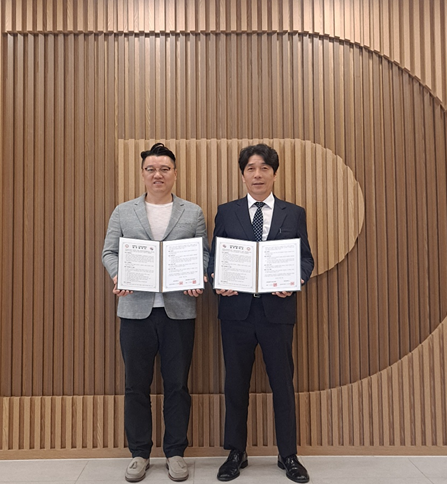 레저스포츠학과장 원상연(좌), 대전광역시씨름협회 회장 조항용(우)