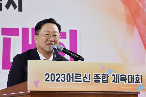대전시 제22회 어르신 체육대회에 참석한 이장우 시장 인사말 모습