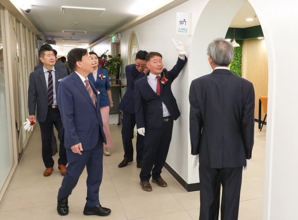 18일 대전경덕중학교에서 학교공간혁신사업 개관식 및 학교토론문화지원단의 학교로 찾아가는 워크숍 운영