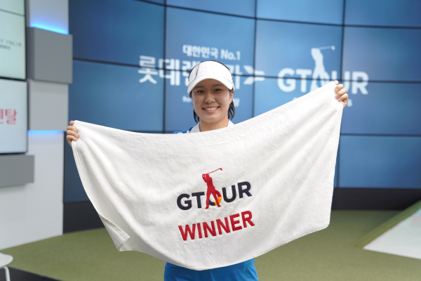 '2023 롯데렌탈 롯데렌터카 GTOUR WOMEN’S’ 6차 결선에서 우승자 김미림이 대회 종료 후 기념사진 촬영