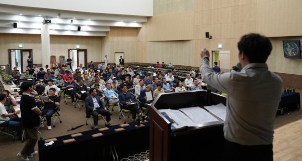 ‘한국춘란 찾아가는 지역순회 경매’ 나주 경매현장