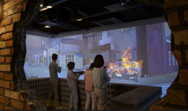 강경 배경으로 시가지 세트에서 이뤄지는 전투체험 모습