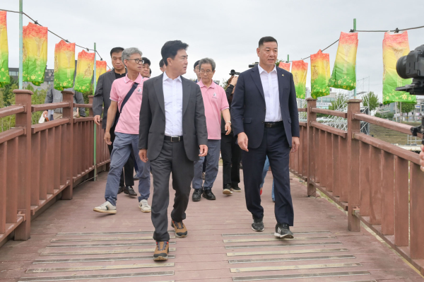 대백제전 현장 점검에 나선 김태흠 충남지사와 최원철 시장 모습