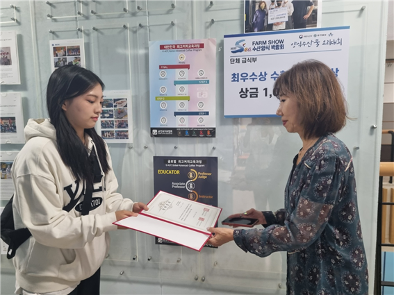 이예찬 학생, 김나희 학과장