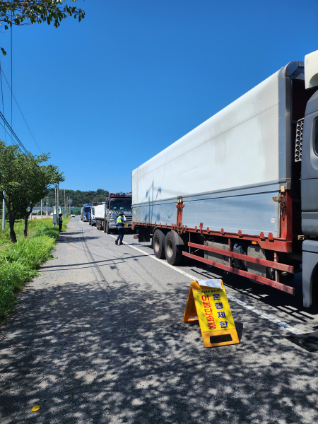 과적차량 단속 모습