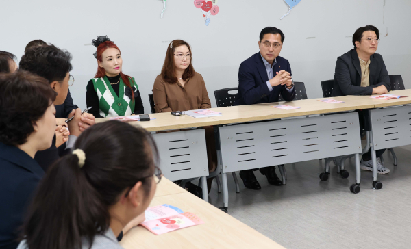 5일 동구 생활문화센터에서 초등․중학교 운영위원장의 간담회 개최 모습