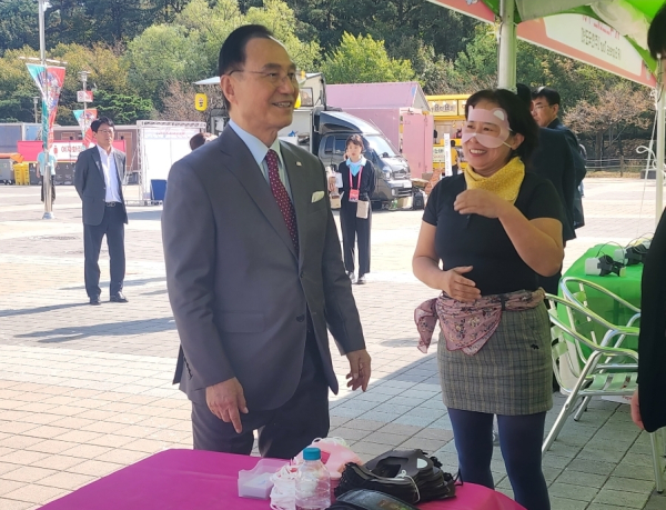 애로사항을 청취하는 박상돈 시장/사진=박동혁 기자