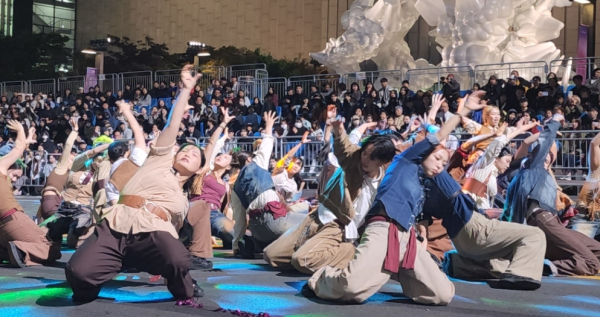 거리댄스 퍼레이드 공연 장면/사진=박동혁 기자