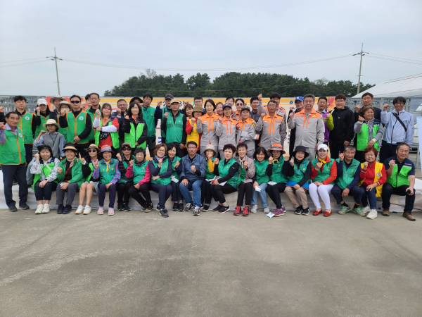 제1회 송산황금들녘 건강걷기대회 단체사진