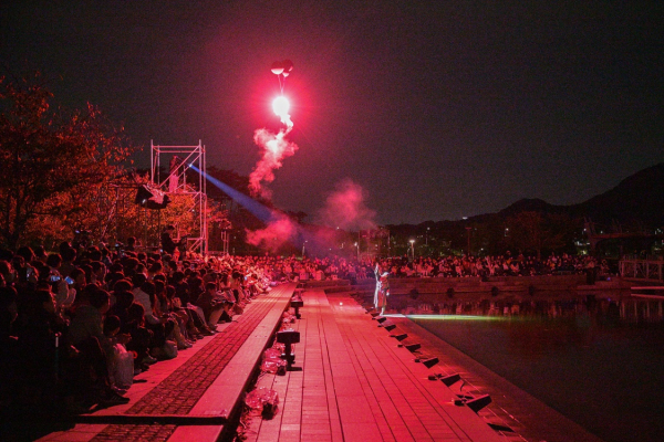 세종축제 수상불꽃극 진행 모습
