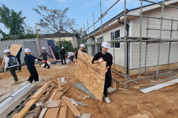 ‘희망의 집짓기’ 봉사활동 진행 장면/호서대 제공