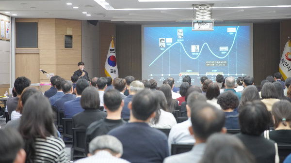 10일 시청 대회의실에서 열린 김필수 네이버 제휴협력 리더초청 강연 모습