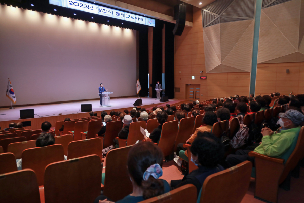 ​12일 시청 대강당에서 문해교육마당 개최(오성환 시장 축사)​
