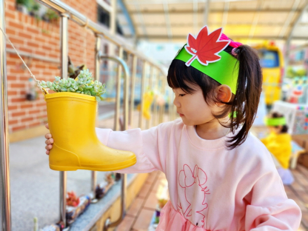대덕구 회덕동에 위치한 회덕어린이집이 10일부터 13일까지 ‘자연을 담다’라는 주제로 환경전시회를 열었다.