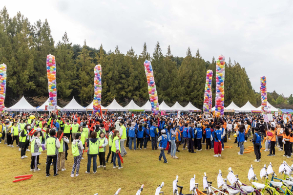 동 대항 협동 경기 진행 모습.