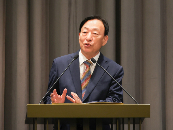 2022 개정 교육과정 관리자 연수에서 인사말하는 설동호 교육감