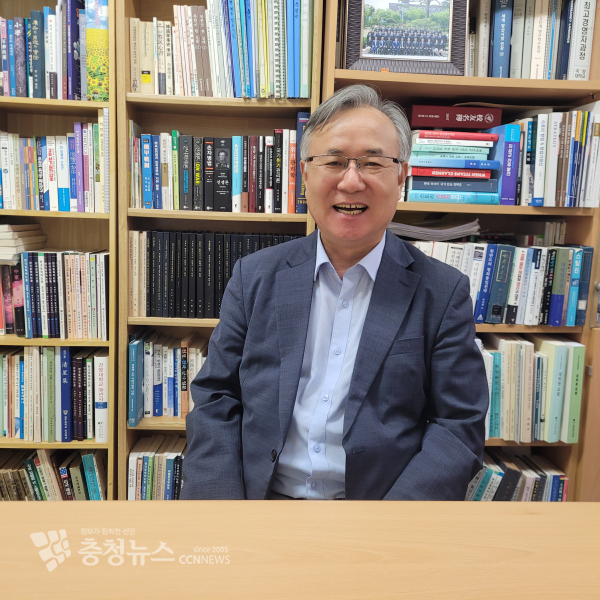 이종호 교수는 올해를 끝으로 강단을 떠나지만 지난해 출범한 국방산업연구원을 비롯해 더 큰 역할을 준비하고 있다. / 조홍기 기자