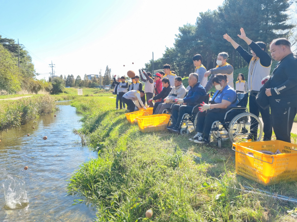 EM흙공 던지기 모습