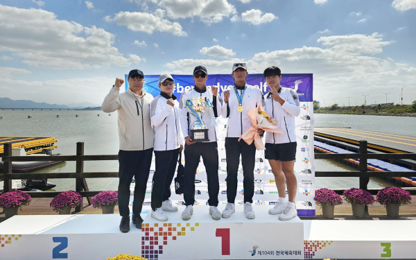 서산시청 카누팀 기념촬영 모습(왼쪽부터 박민호 감독, 나재영, 신동진, 강신홍, 최지성)