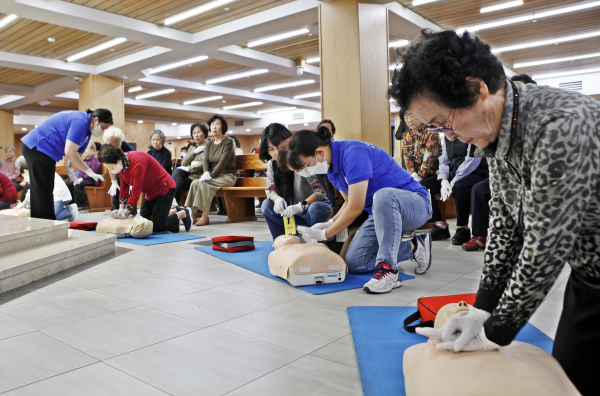 대전성모병원 심폐소생술 교육 진행 모습
