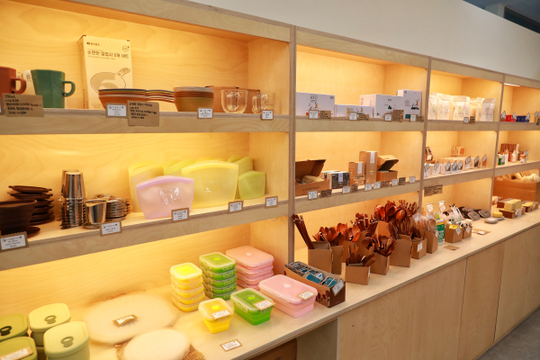 24일 친환경 물품을 판매하는 제로웨이스트 샵, ‘지구살림’ 개소