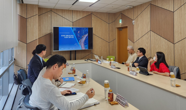 대전세종연구원 연구진과 지역혁신기관관계자(TP) 등 전문가와 함께 전략세미나 개최 모습