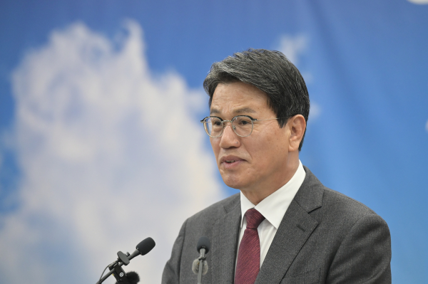 김돈곤 청양군수 25일 브리핑 진행 모습