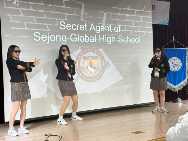 세종국제고 학생들이 발표를 하고 있다.