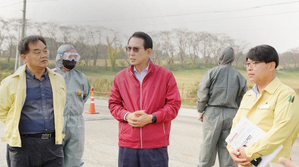 26일 이완섭 서산시장이 서산시 운산면 한우개량사업소를 찾아 한우개량 사업소 사수를 위해 힘을 모아달라고 강조했다