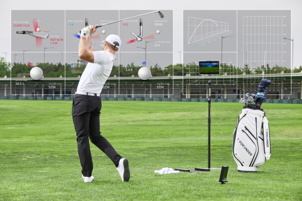 골프존이 미국에 이어 유럽 시장에도 자사가 개발한 골프 런치모니터 ‘WAVE’의 판매 시작