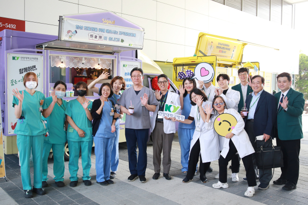 건양대병원 의료진 응원 커피트럭 이벤트 진행 모습