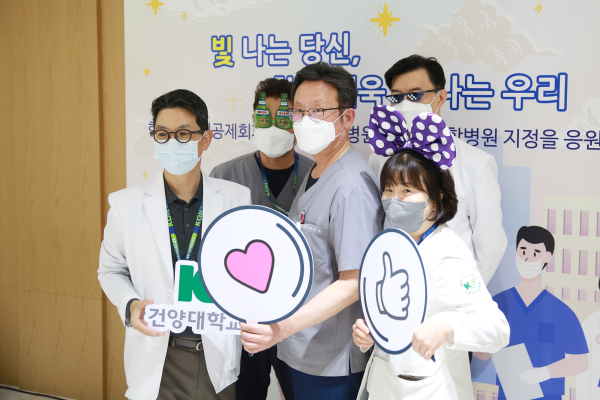 로비에서 ‘추억네컷’ 스티커사진 촬영행사 진행