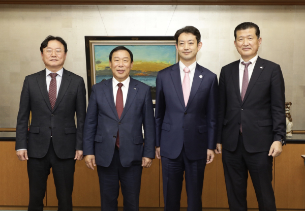 사진왼쪽부터_이호식 세종시 국제관계대사, 최민호 세종시장, 구마가이 도시히토 일본 치바현 지사, 홍만표 세종시 해외협력관