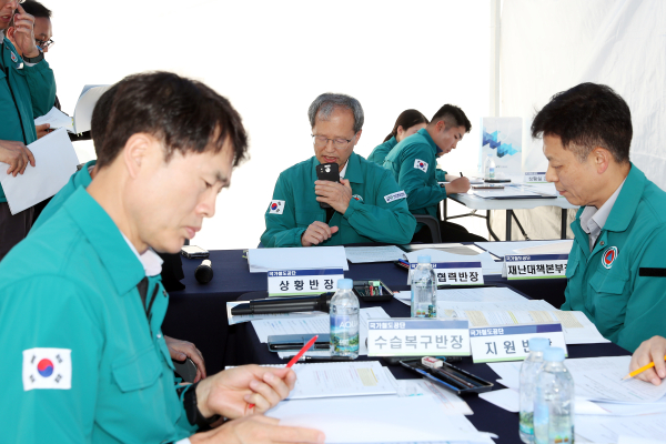 김한영 이사장(가운데)이 31일 오송 시설장비사무소에서 재난대응 안전한국훈련을 시행하고 있다.