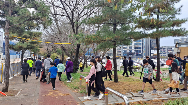 지난 5일 중앙호수공원 일원에서 열린 걷기대회 모습