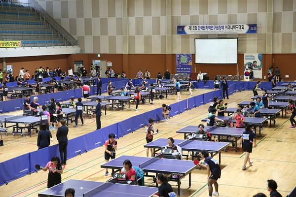 제15회 한국원자력연구원장배 어머니탁구대회가 대전 한밭체육관에서 개최됐다.