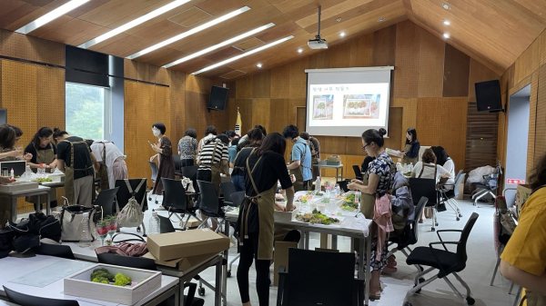 숲과 함께하는 교원치유캠프 모습